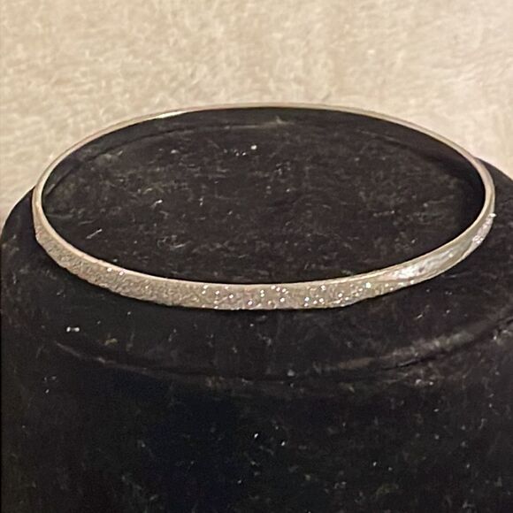 7.5” silver tone textured and smooth polished bangle bracelet - Picture 7 of 10